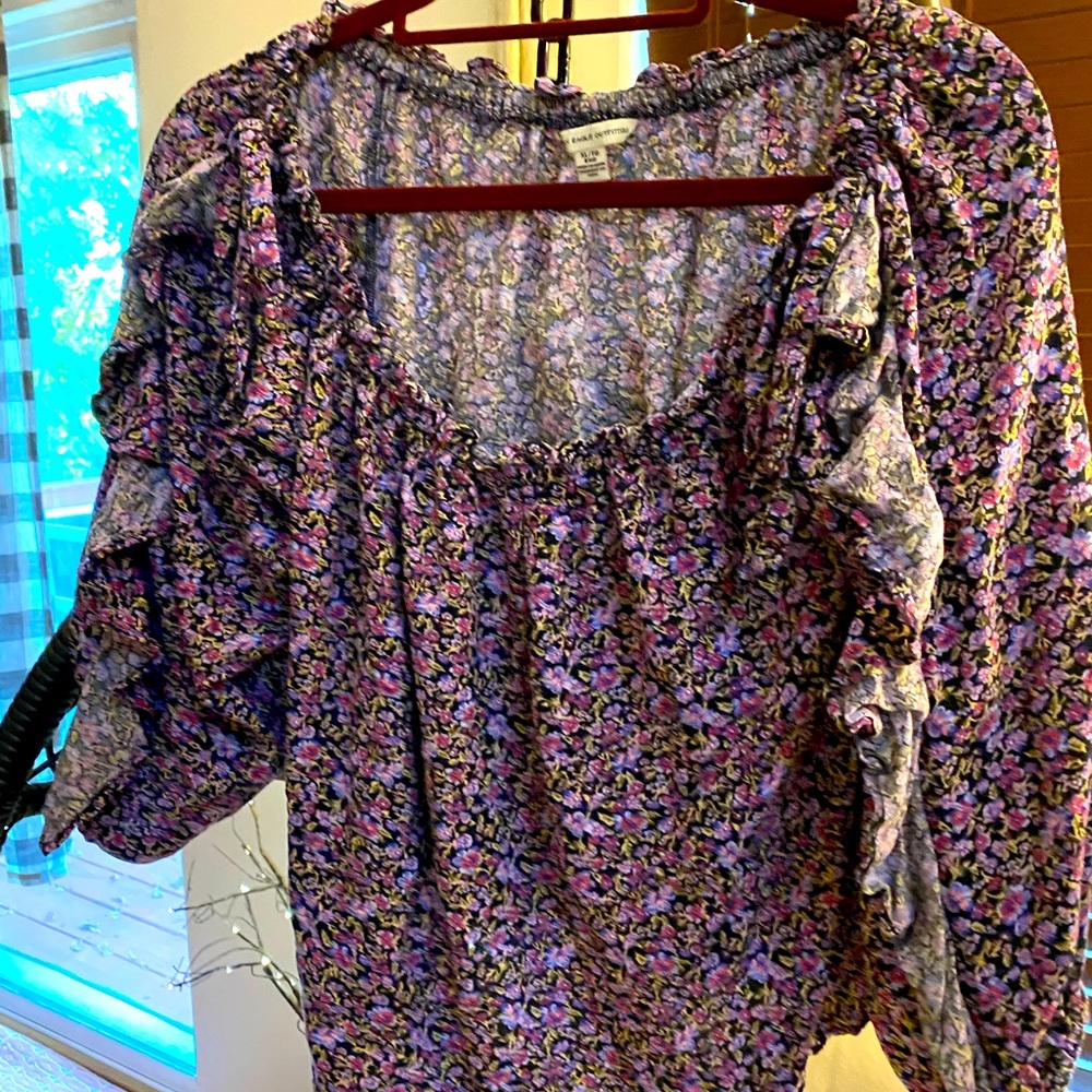 American Eagle top with ruffled sleeves. Soooo soft.